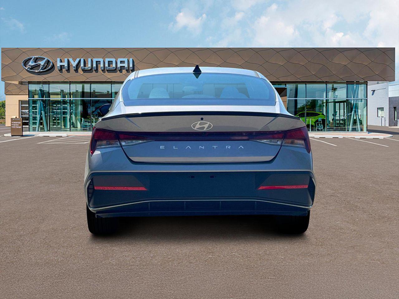2025 Hyundai Elantra SEL Sport photo 5