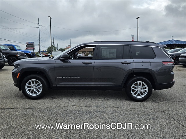 2025 Jeep Grand Cherokee Laredo photo 4
