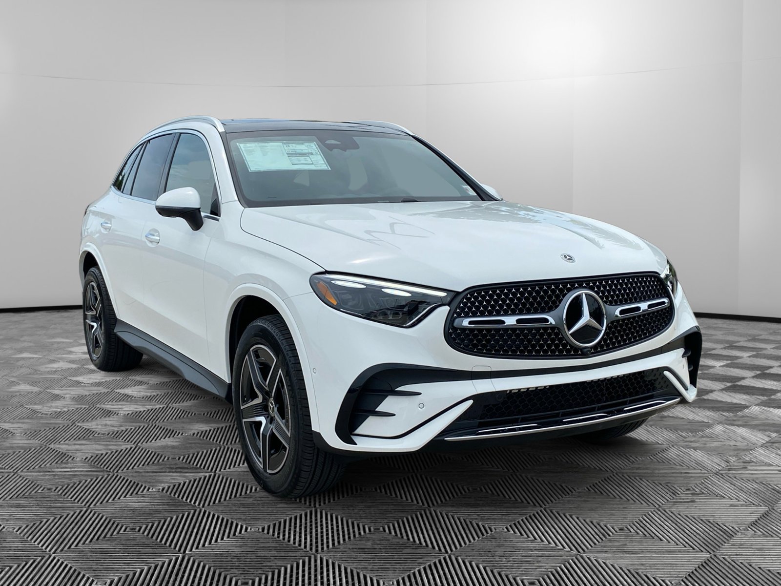 2025 Mercedes-Benz GLC Base's photo
