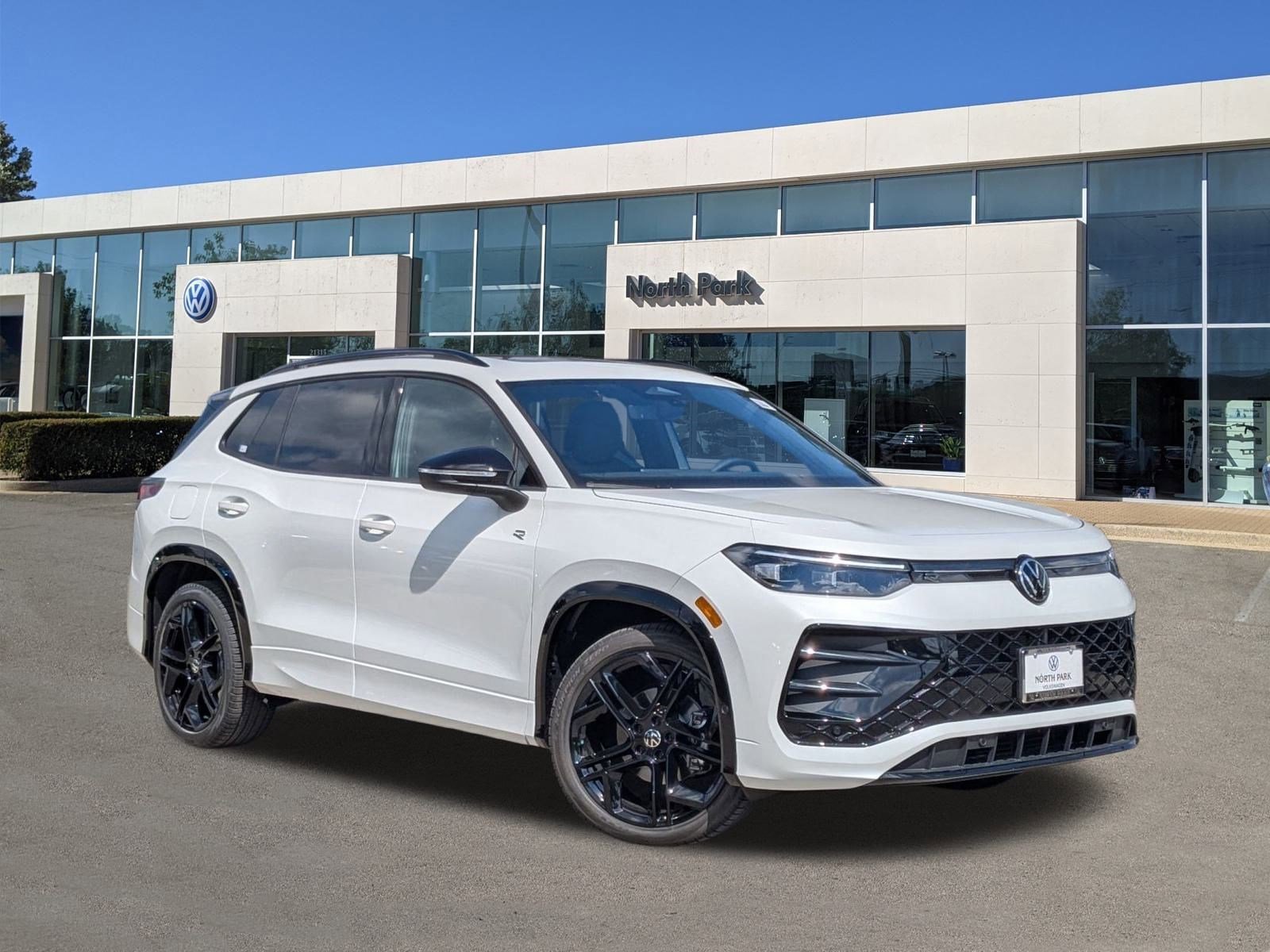 2026 Volkswagen Tiguan SE R-LINE BLACK's photo