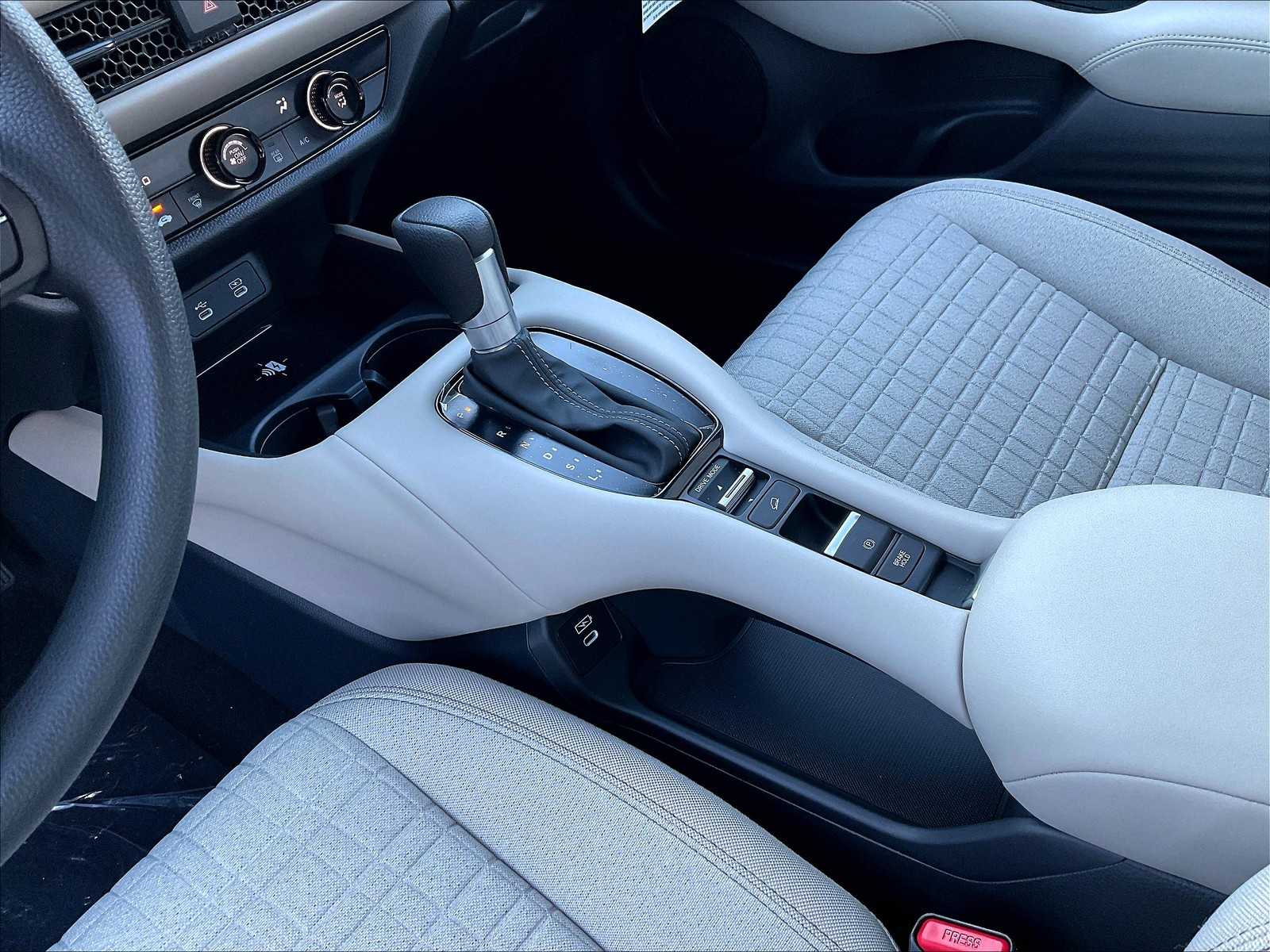 2026 Honda HR-V LX photo 13
