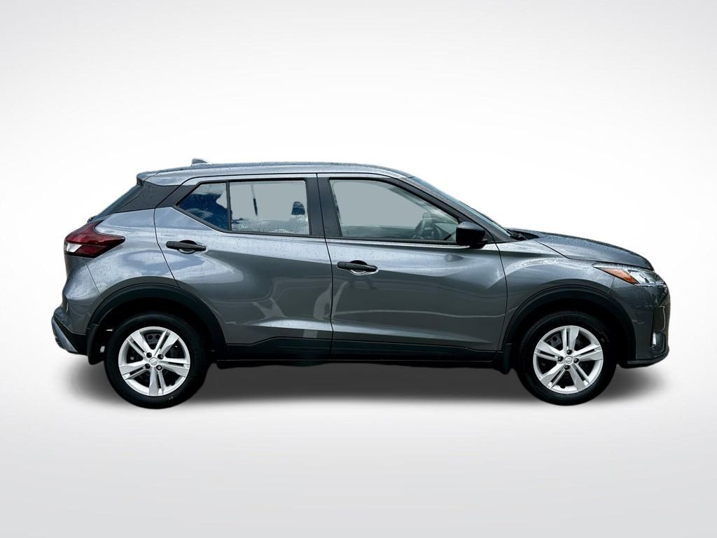 2025 Nissan Kicks Play S photo 6