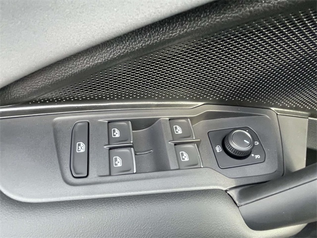 2025 Volkswagen Tiguan SE photo 19