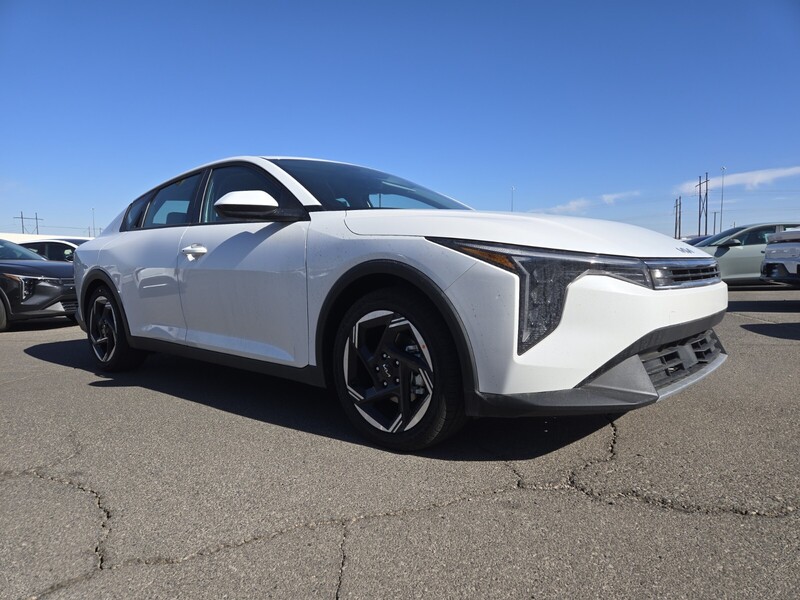 2025 Kia K4 EX photo 2