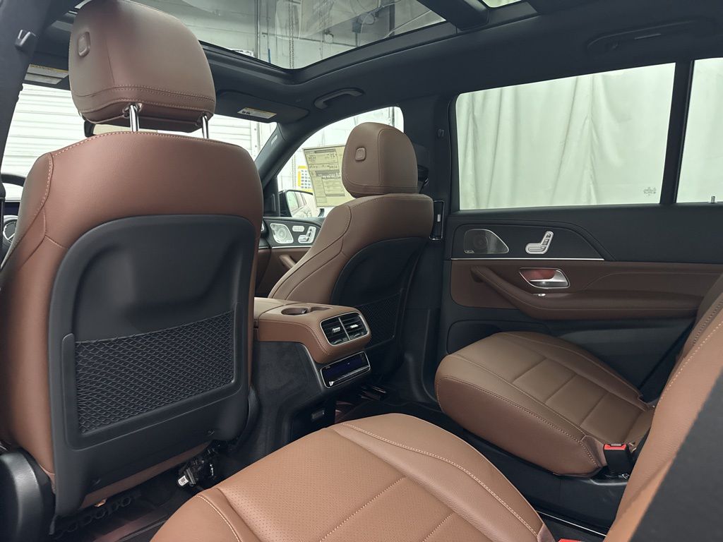 2026 Mercedes Benz GLS 450 4MATIC photo 16