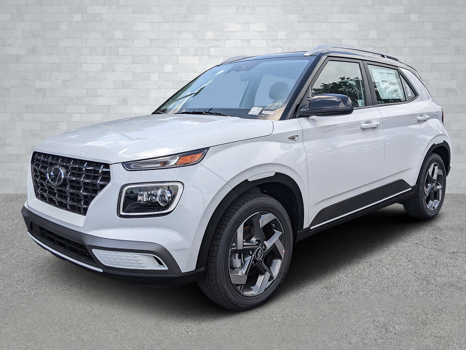 2025 Hyundai Venue SEL Limited photo 8