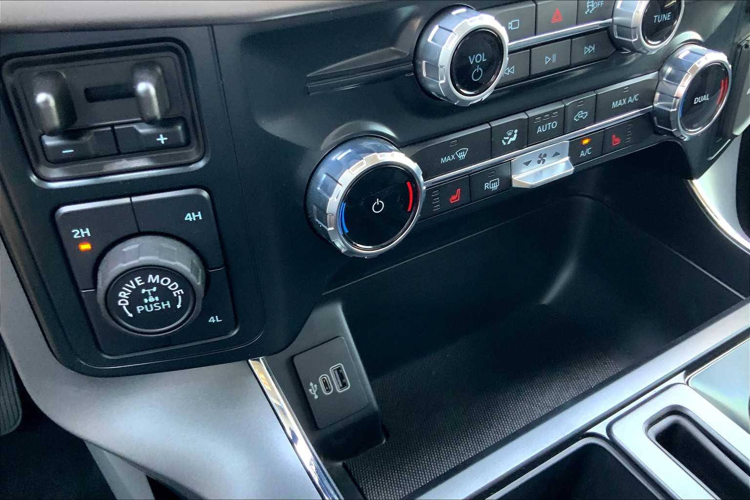 2025 Ford F-150 XLT photo 14