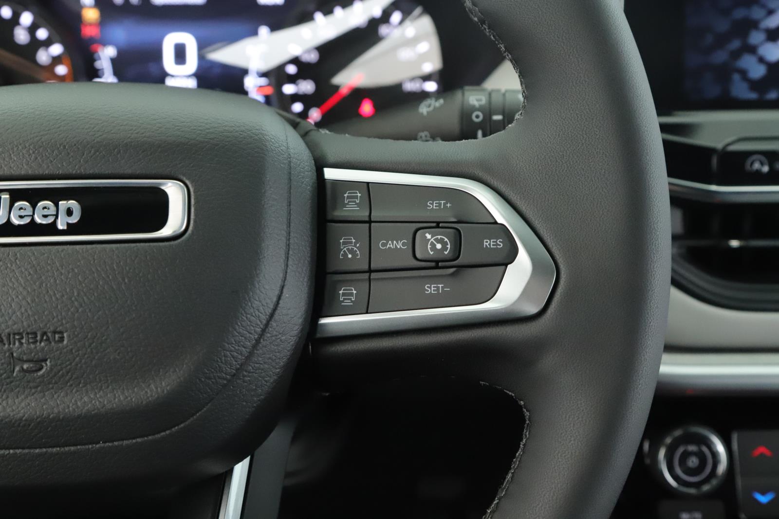 2025 Jeep Compass Limited photo 8