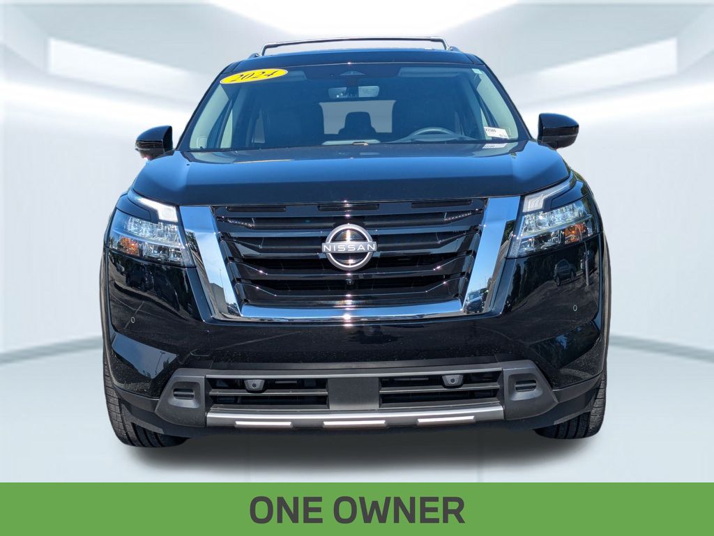 2024 Nissan Pathfinder Platinum photo 4