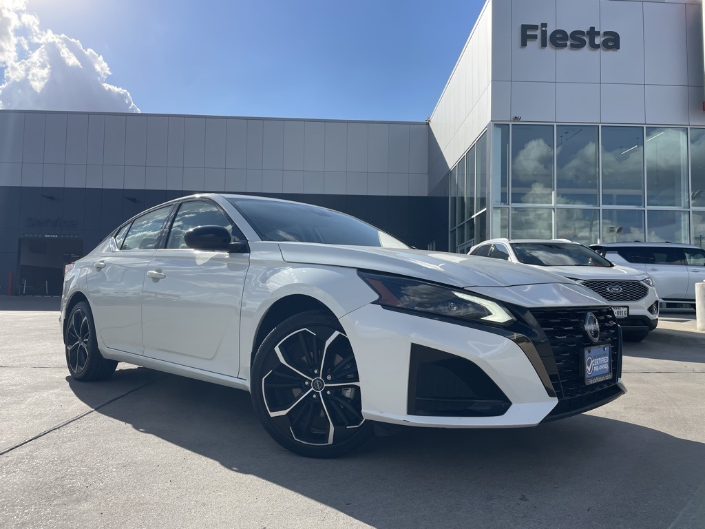 2023 Nissan Altima 2.5 SR photo 2