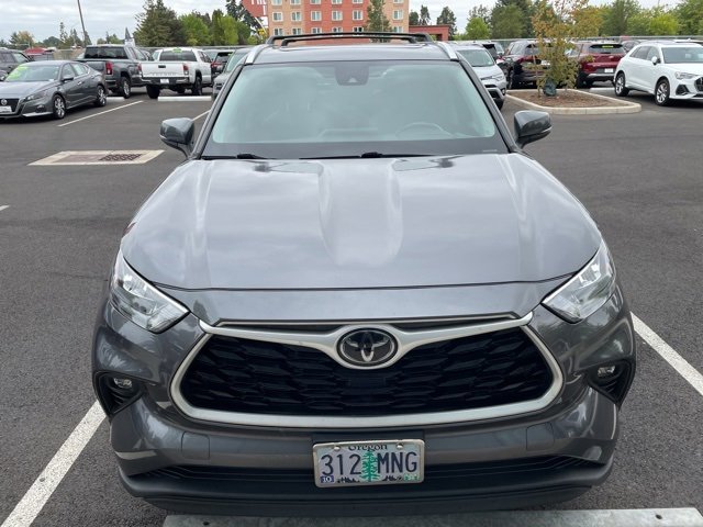 2020 Toyota Highlander XLE photo 2