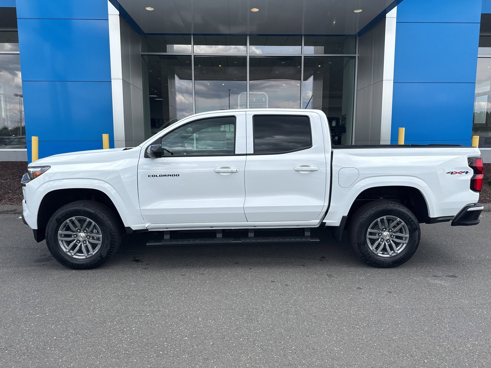 2026 Chevrolet Colorado LT photo 6