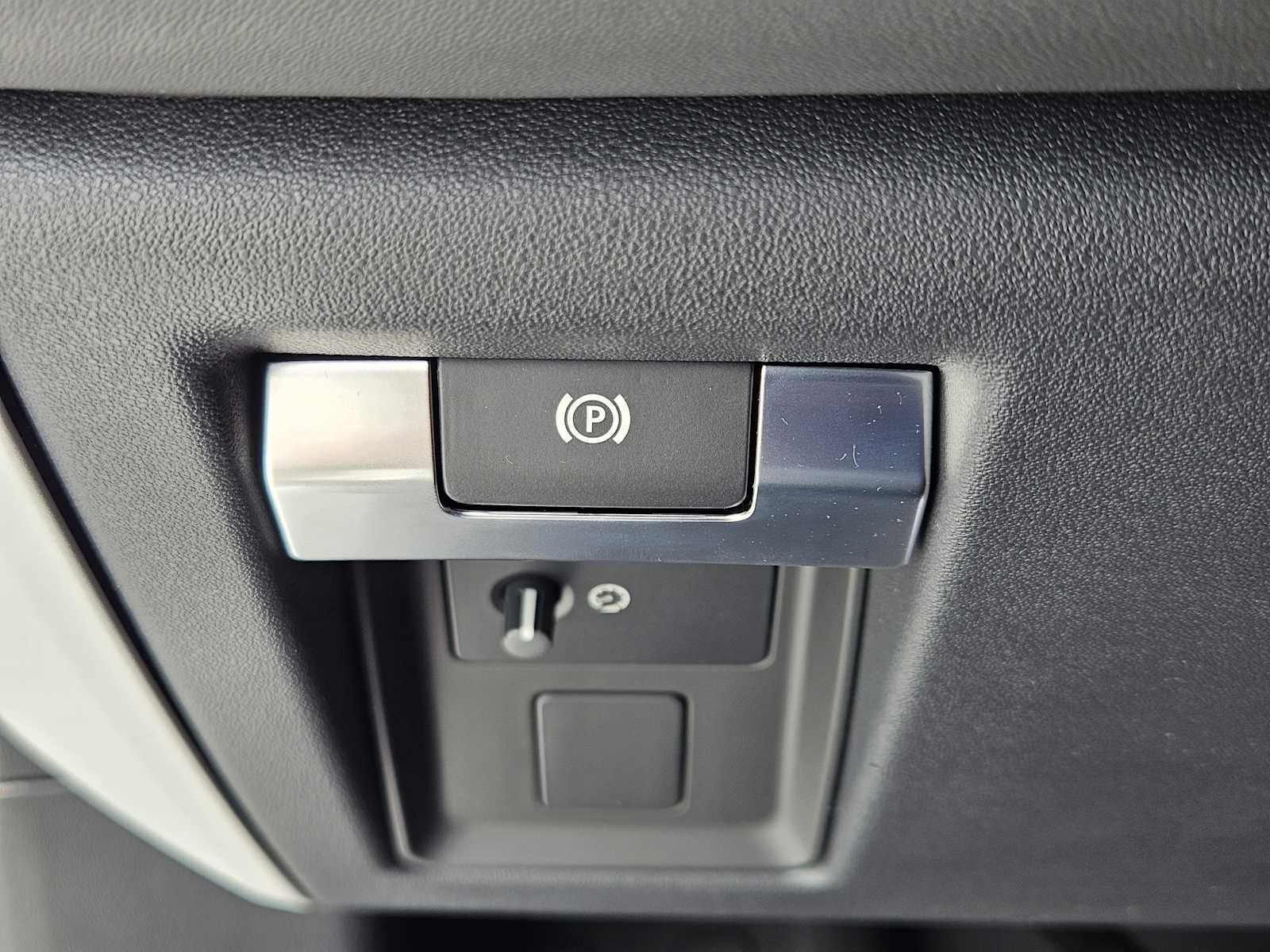 2025 Land Rover Defender 110 X-Dynamic SE photo 19