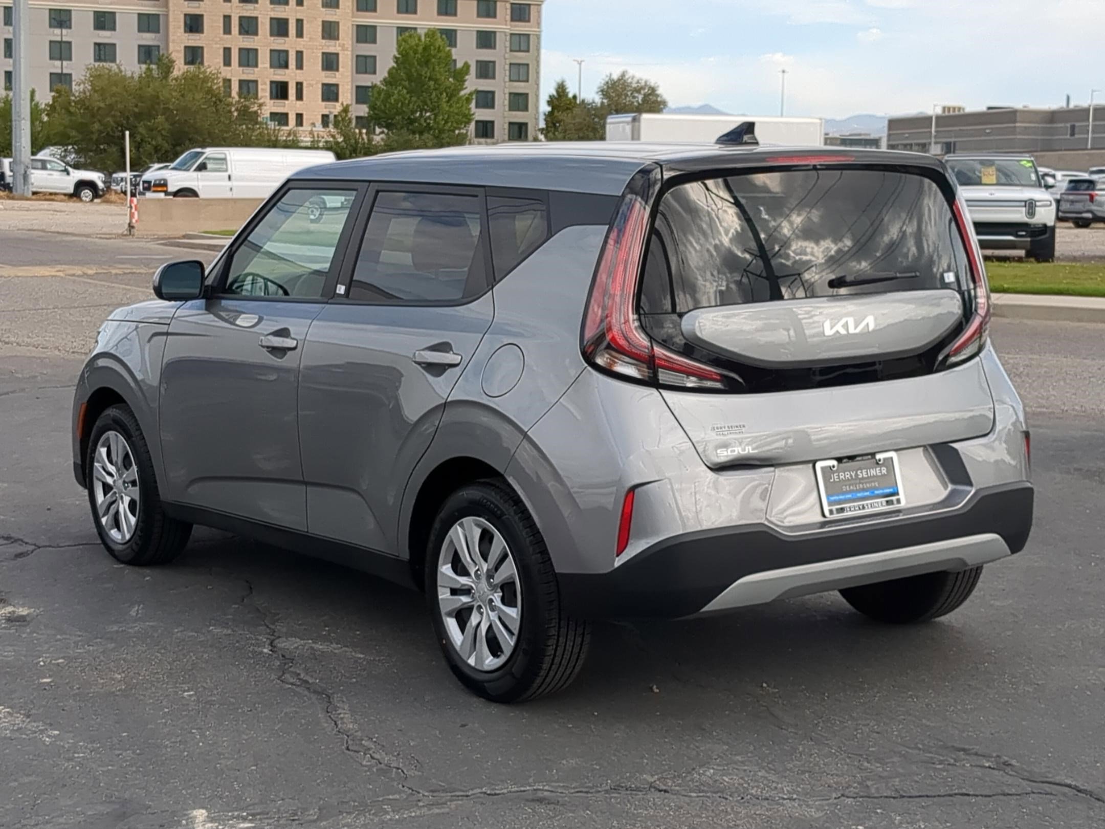 2023 Kia Soul LX photo 2