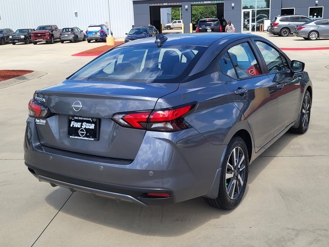 2025 Nissan Versa 1.6 SV photo 2