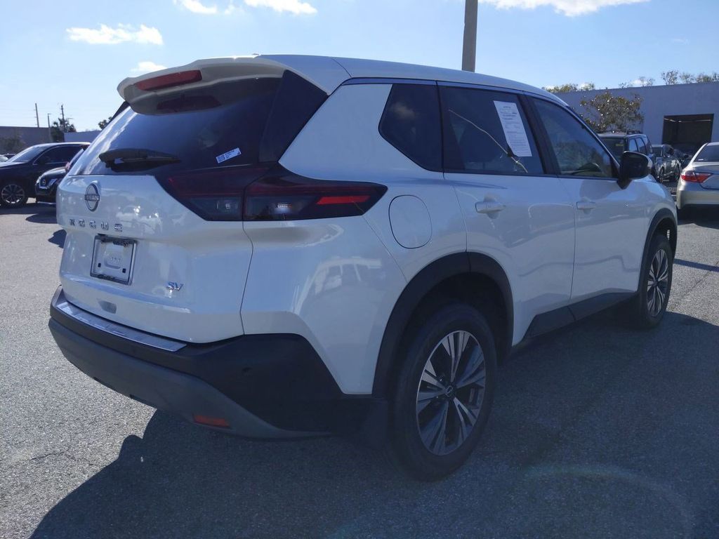 2023 Nissan Rogue SV photo 4