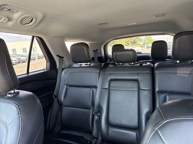 2021 Ford Explorer XLT photo 16