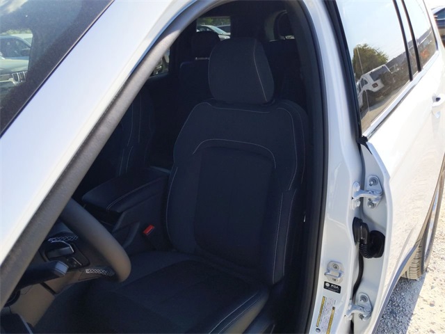 2025 Jeep Grand Cherokee Laredo Altitude photo 13