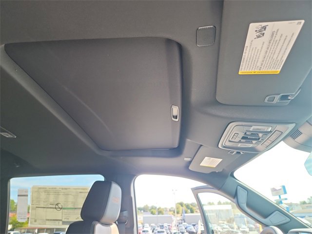 2025 Chevrolet Silverado 3500HD High Country photo 17