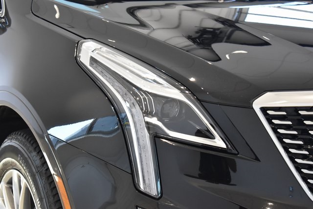 2021 Cadillac XT5 Premium Luxury photo 2