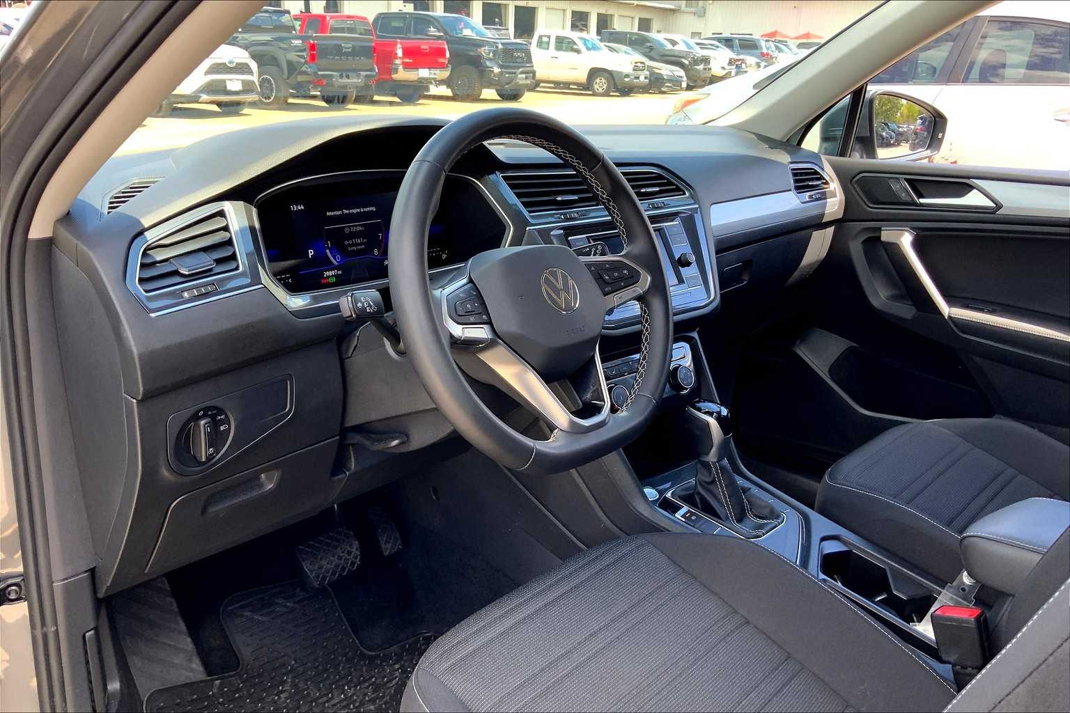 2023 Volkswagen Tiguan S photo 15