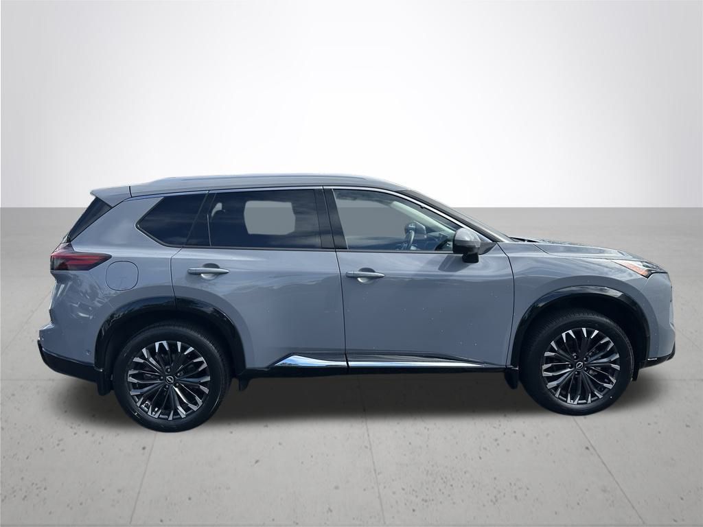 2024 Nissan Rogue Platinum photo 2