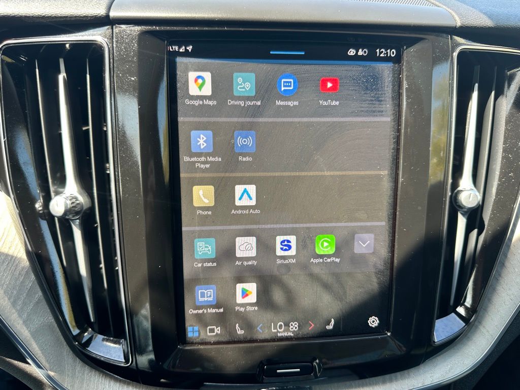 2025 Volvo XC60 B5 Plus photo 17