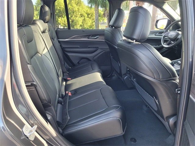 2025 Jeep Grand Cherokee Limited photo 12