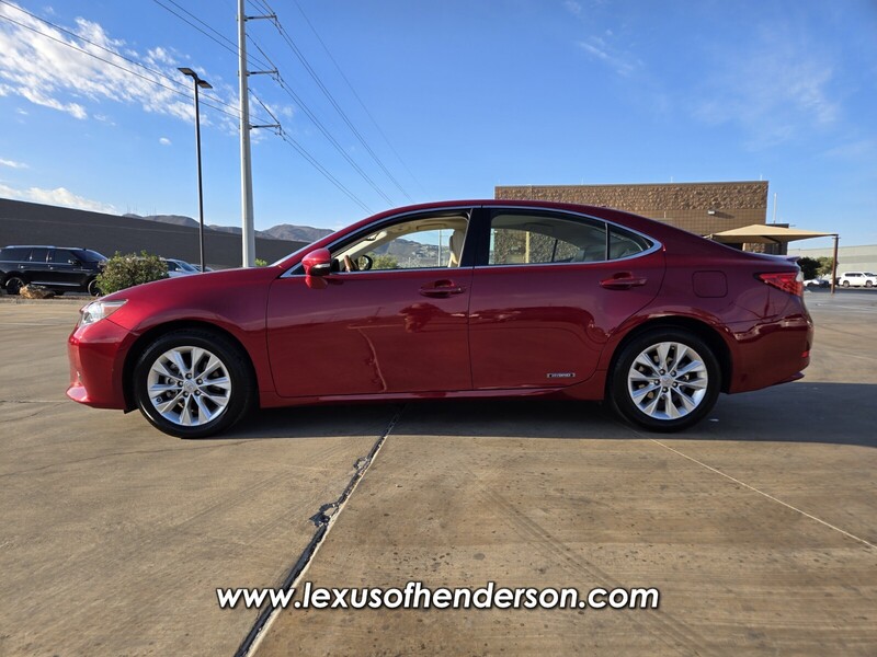 2014 Lexus ES 300h photo 3