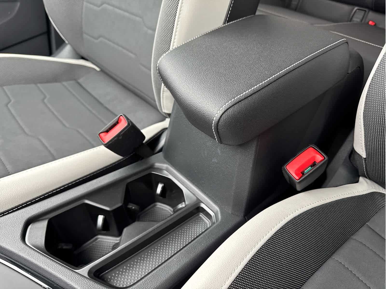 2025 Volkswagen Taos SE photo 24