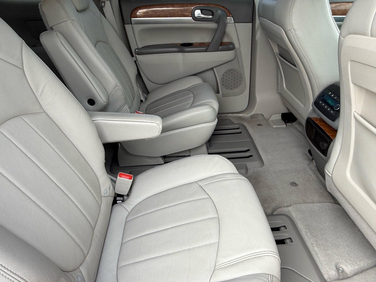 2010 Buick Enclave CXL photo 9