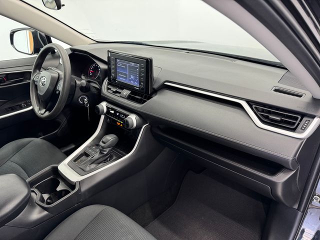 2021 Toyota RAV4 LE photo 35
