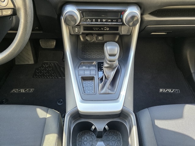 2019 Toyota RAV4 LE photo 19