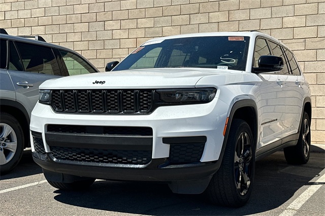 2023 Jeep Grand Cherokee Altitude photo 4