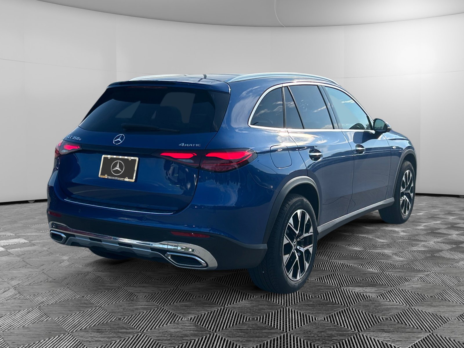 2025 Mercedes Benz GLC 350e 4MATIC photo 5
