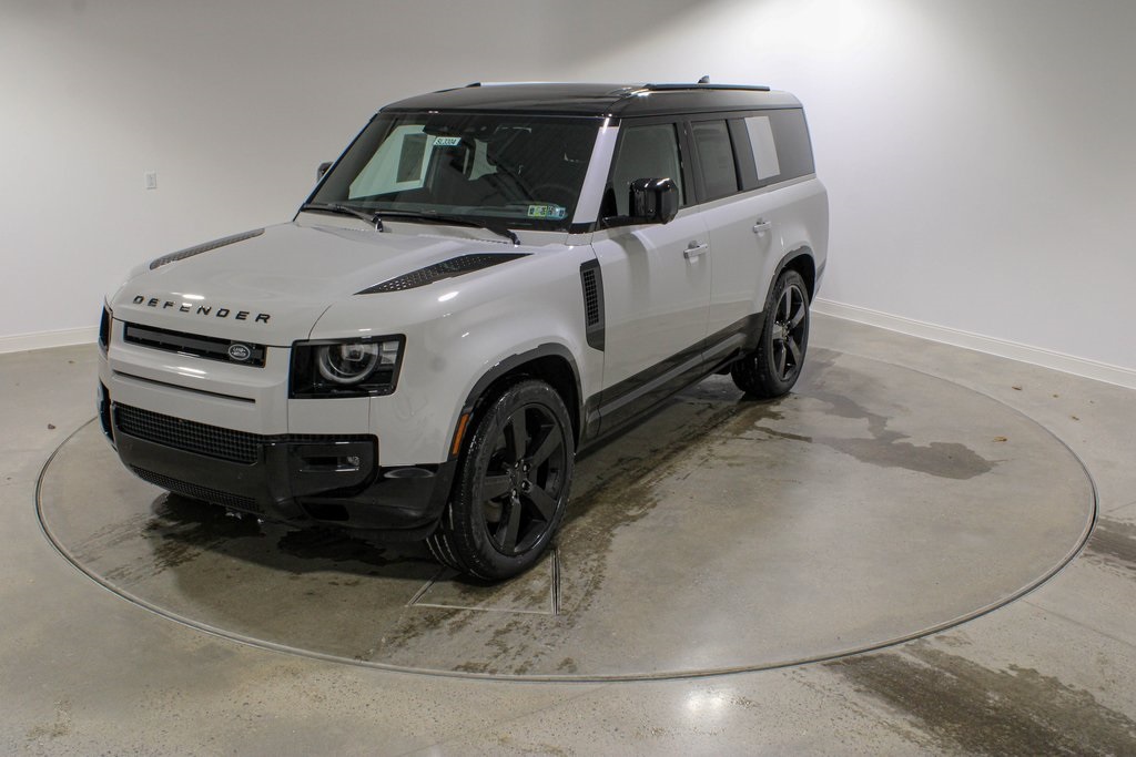 2026 Land Rover Defender X-Dynamic SE's photo