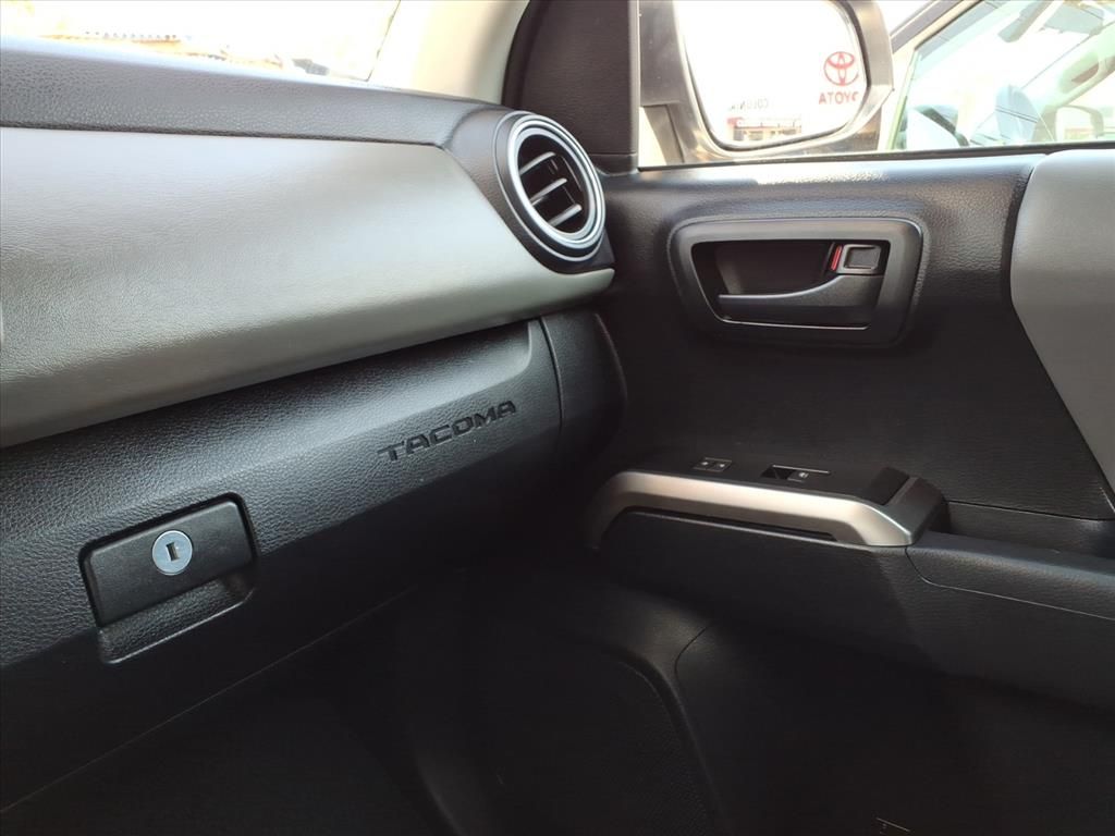2016 Toyota Tacoma SR5 photo 19