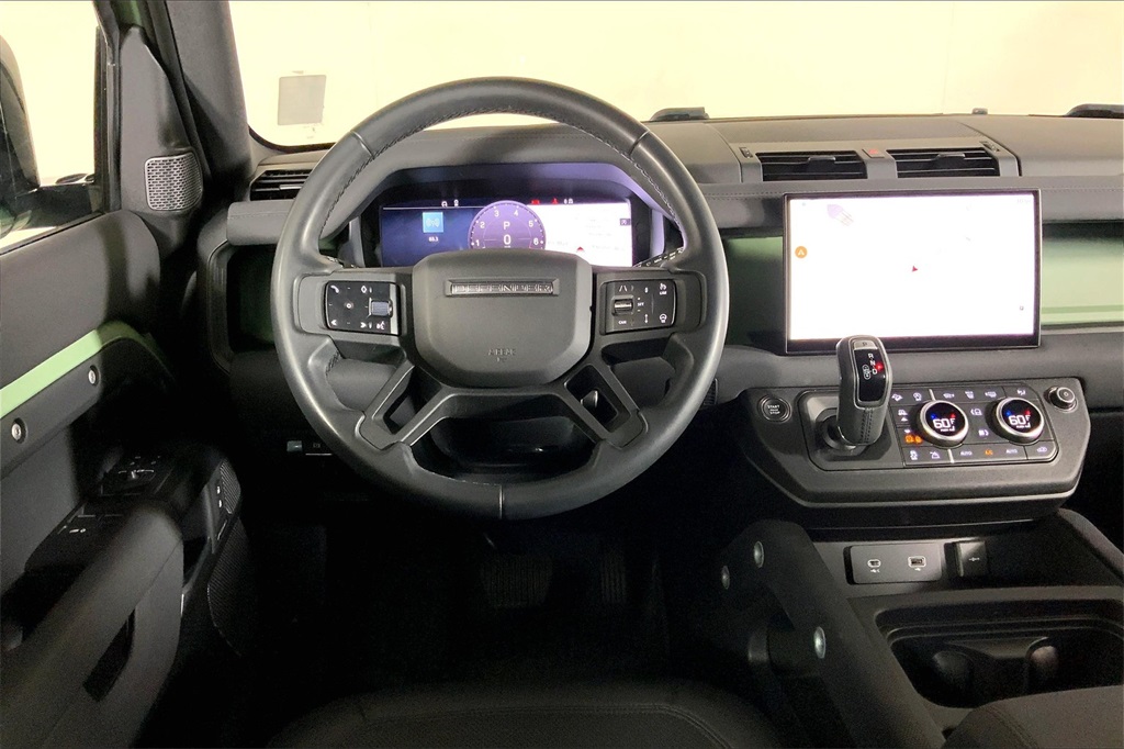 2023 Land Rover Defender 110 photo 4