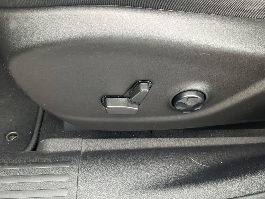 2021 Jeep Cherokee Altitude photo 19
