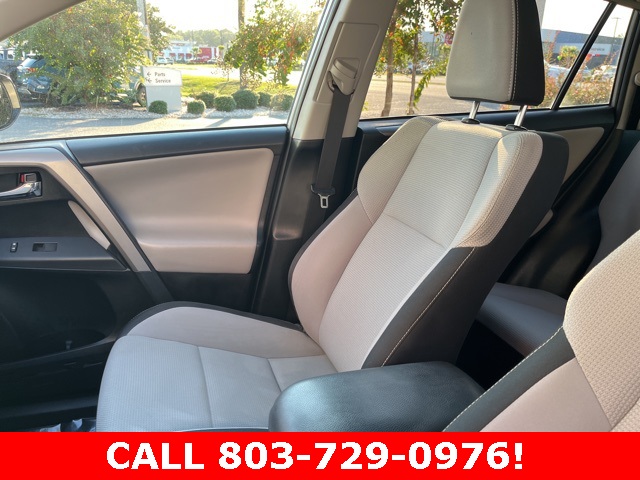 2016 Toyota RAV4 XLE photo 10