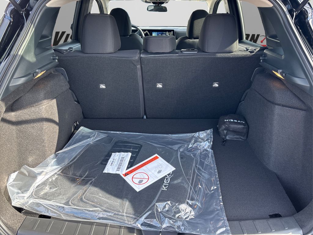 2025 Nissan Kicks SV photo 11