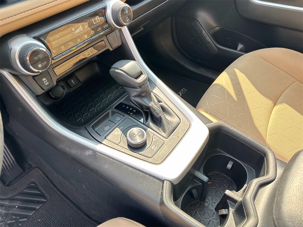 2022 Toyota RAV4 Hybrid XLE photo 25