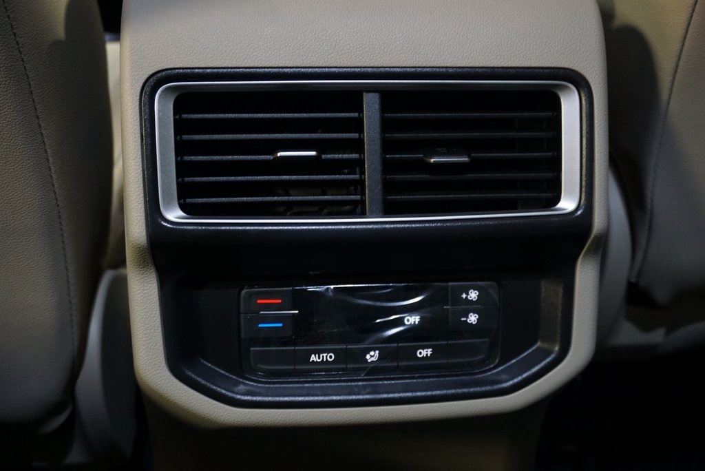 2025 Volkswagen Atlas SE Technology photo 29