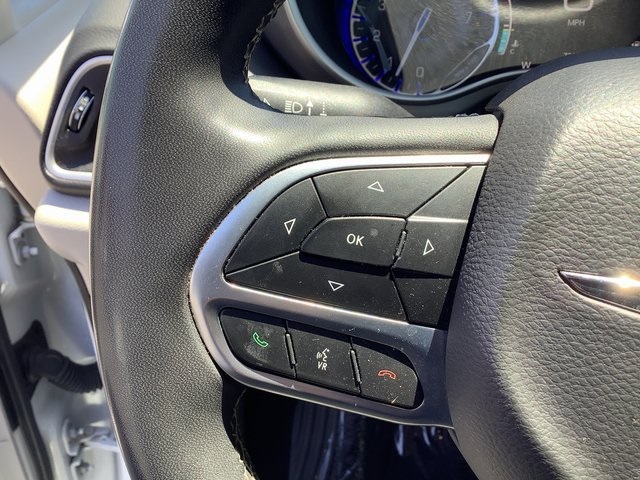 2022 Chrysler Pacifica Touring L photo 13