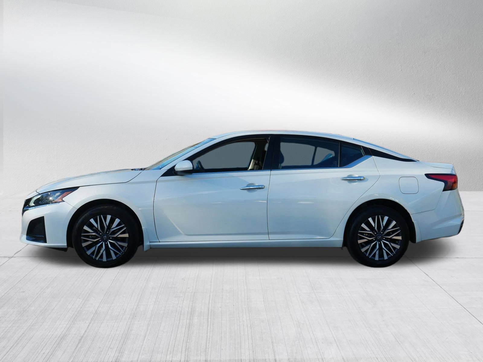 2023 Nissan Altima 2.5 SV photo 4