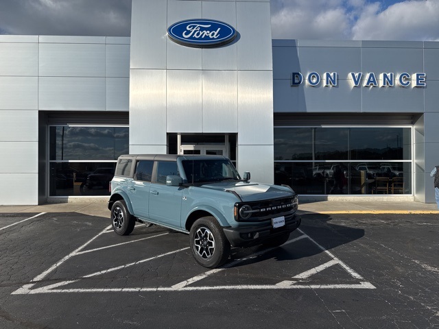 2023 Ford Bronco 4-Door Outer Banks's photo