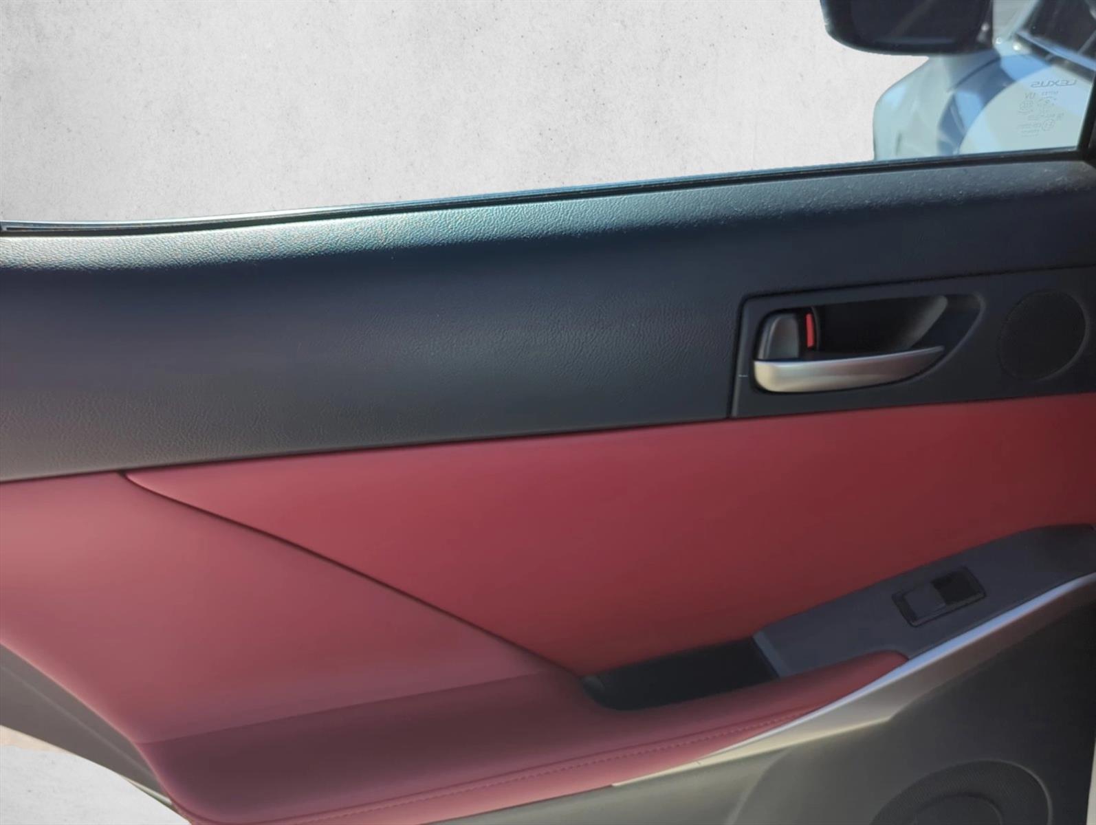 2020 Lexus IS 300 F SPORT photo 19