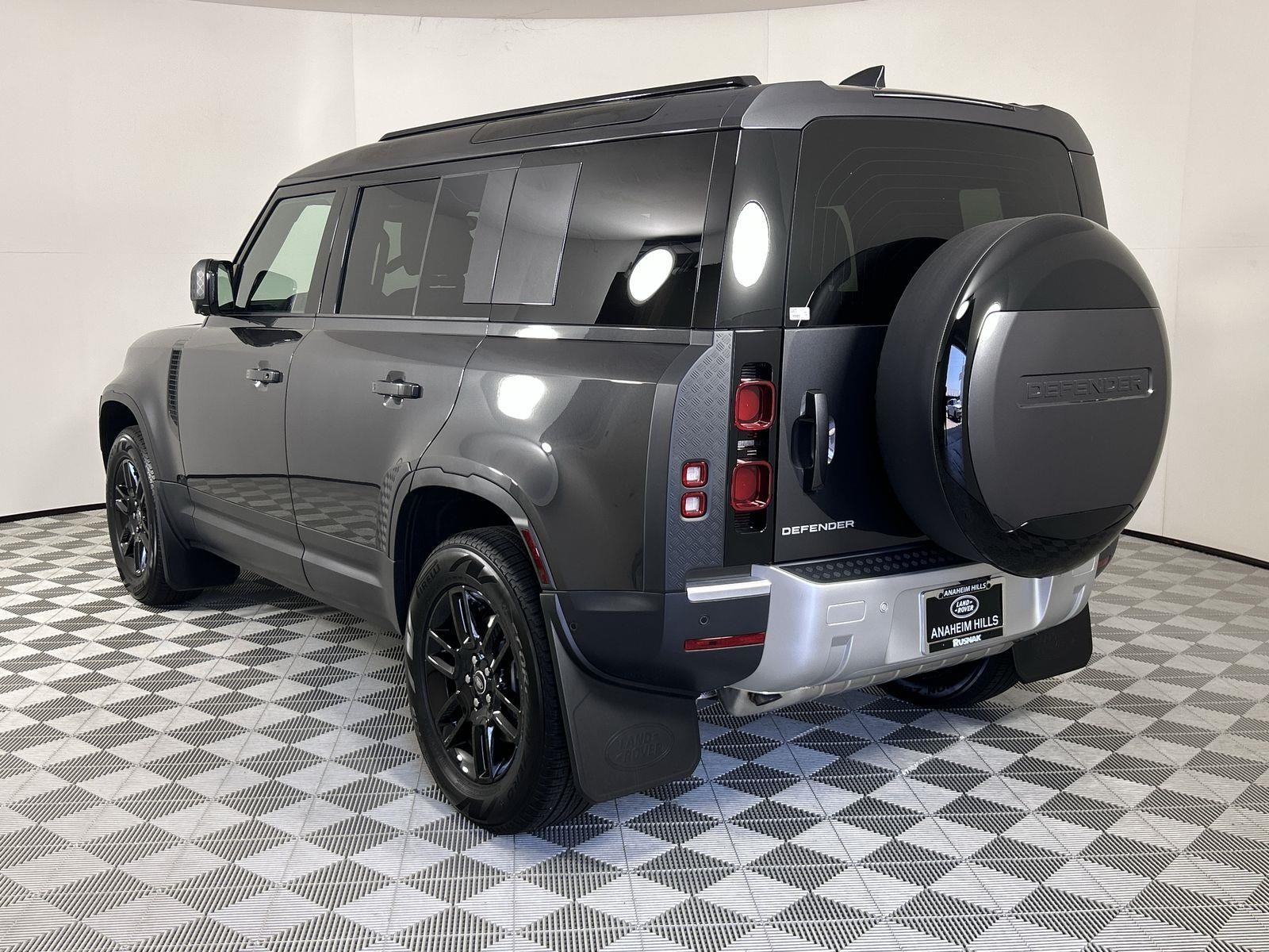 2025 Land Rover Defender 110 S photo 3