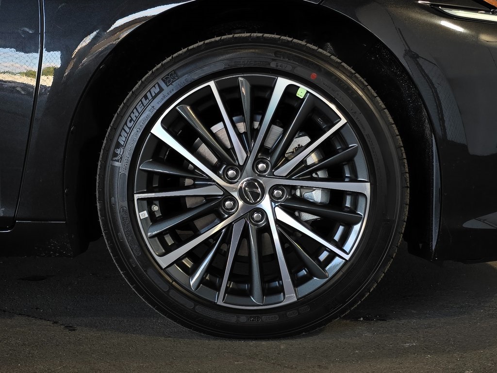 2025 Lexus ES 350 photo 4