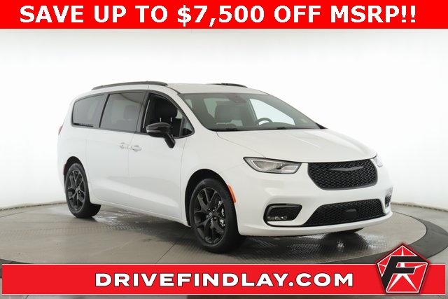 2026 Chrysler Pacifica Select's photo